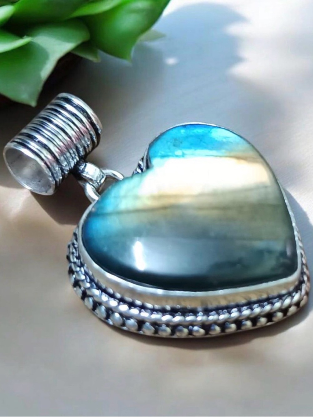 Stunning Handmade Natural Labradorite 925 Sterling Silver Heart Pendant - Picture 2 of 3